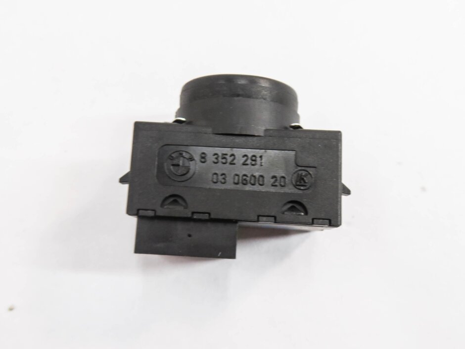 Thumbnail 4: 2010 RANGE ROVER (L322) LEFT FRONT DRIVER MEMORY SEAT ADJUSTMENT SWITCH