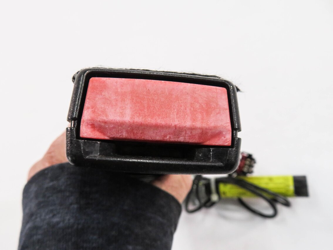 Thumbnail 7: 07-12 RANGE ROVER (L322) RIGHT FRONT PASSENGER SEATBELT BUCKLE RECEIVER