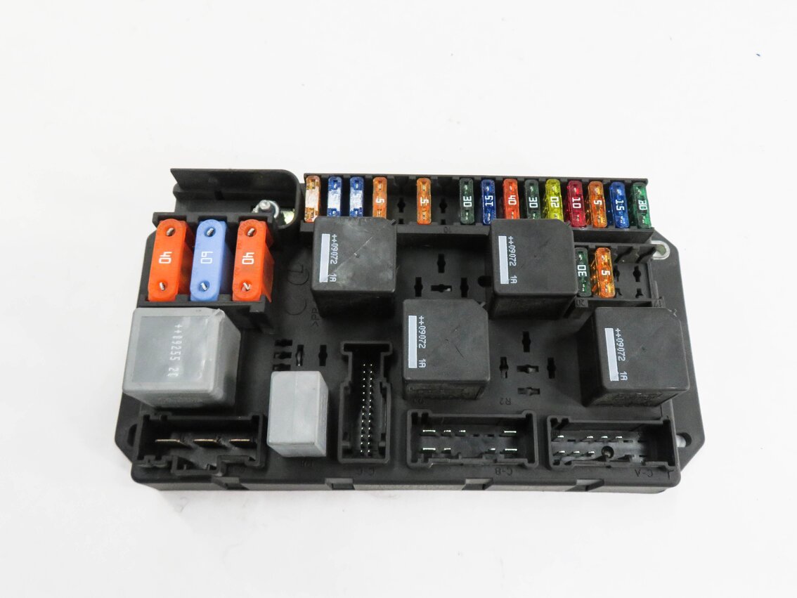 Thumbnail 5: 2010 RANGE ROVER (L322) REAR FUSE BOX