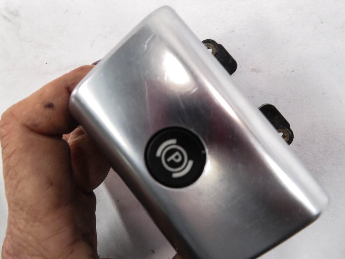 Thumbnail 8: 2010 RANGE ROVER (L322) PARKING BRAKE SWITCH BUTTON