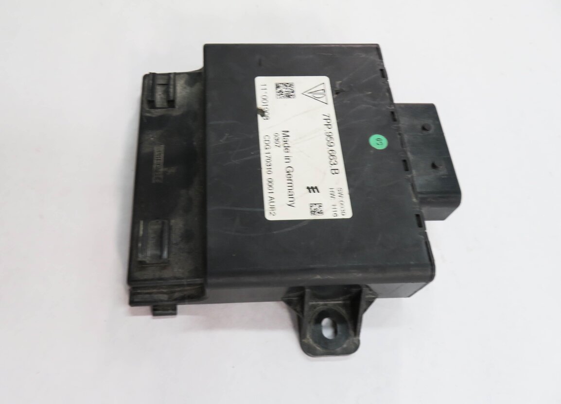 Thumbnail 4: 2011 PORSCHE PANAMERA (970 G1) VOLTAGE CONVERTER CONTROL MODULE