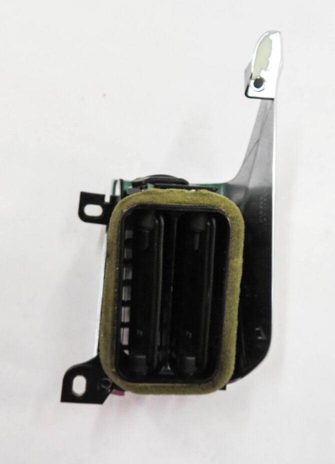 Thumbnail 5: 2011 PORSCHE PANAMERA (970 G1) LEFT REAR HEATER A/C AIR VENT