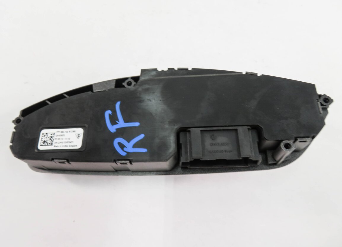 Thumbnail 6: 2011 PORSCHE PANAMERA (970 G1) RIGHT FRONT PASSENGER SEAT ADJUSTMENT SWITCH