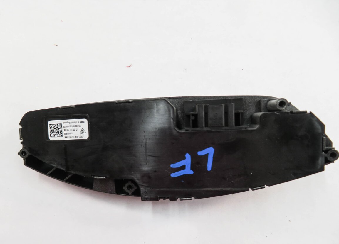 Thumbnail 6: 2011 PORSCHE PANAMERA (970 G1) LEFT FRONT DRIVER SEAT ADJUSTMENT SWITCH