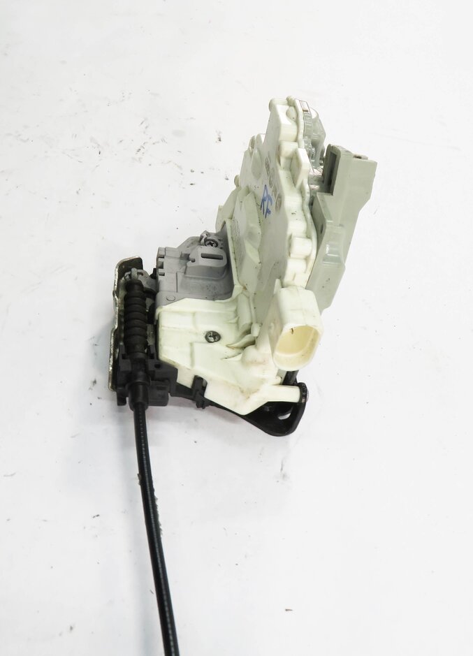 Thumbnail 3: 2010-2019 AUDI / PORSCHE A4 S4 A5 S5 A6 Q3 Q5 Q7 TT 911 - RIGHT FRONT DOOR LATCH