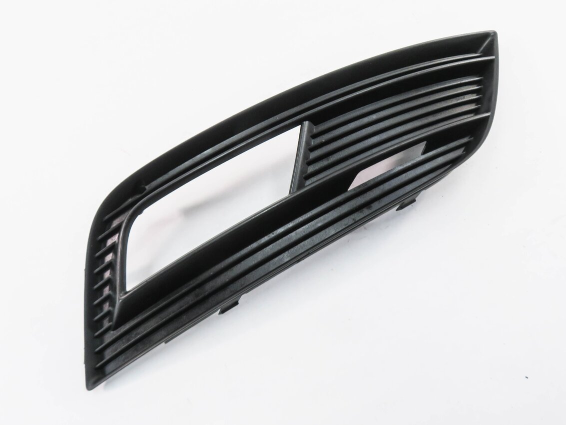 2013-2016 AUDI A4 (B8 8K) RIGHT FRONT PASSENGER FOGLIGHT FOG LIGHT GRILLE TRIM