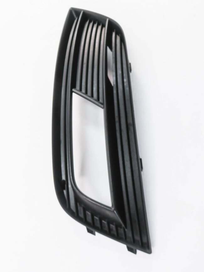 Thumbnail 4: 2013-2016 AUDI A4 (B8 8K) RIGHT FRONT PASSENGER FOGLIGHT FOG LIGHT GRILLE TRIM