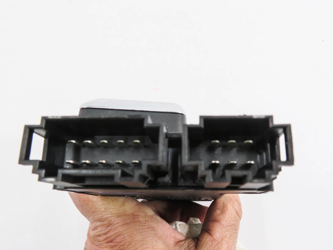 Thumbnail 7: 2013 AUDI A4 (B8 8K) RIGHT FRONT PASSENGER SEAT ADJUSTMENT SWITCH