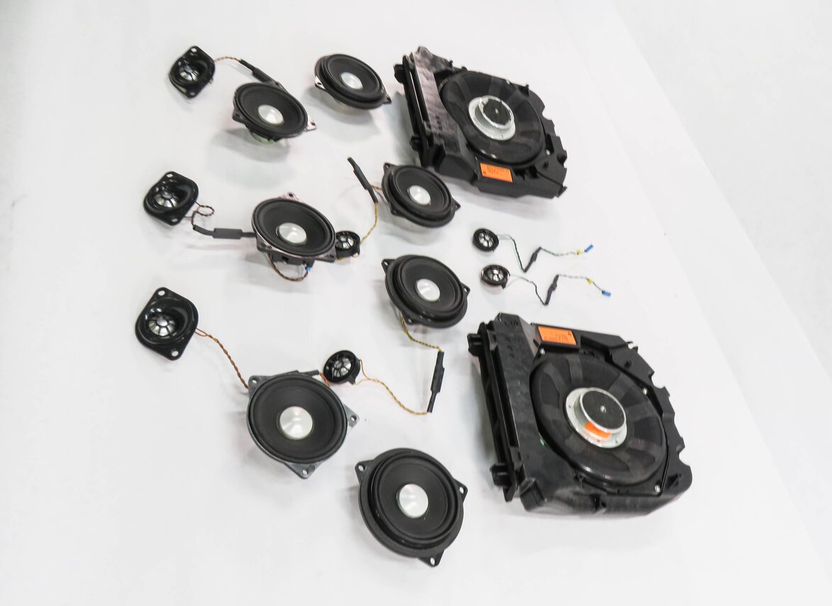 Thumbnail 3: 2011 BMW 535i (F10) RADIO STEREO HARMAN KARDON SUB SUBWOOFER TWEETER SPEAKER SET