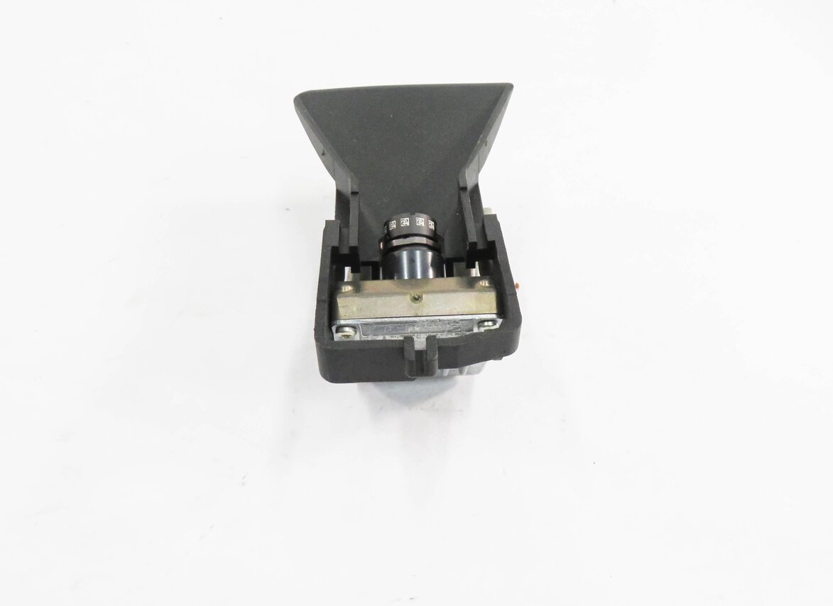 Thumbnail 5: 2011-2012 BMW 528i 535i 550i M5 (F10) FRONT LANE DEPARTURE WARNING CAMERA