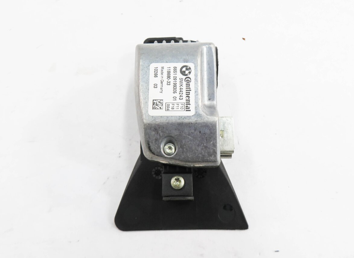 Thumbnail 6: 2011-2012 BMW 528i 535i 550i M5 (F10) FRONT LANE DEPARTURE WARNING CAMERA