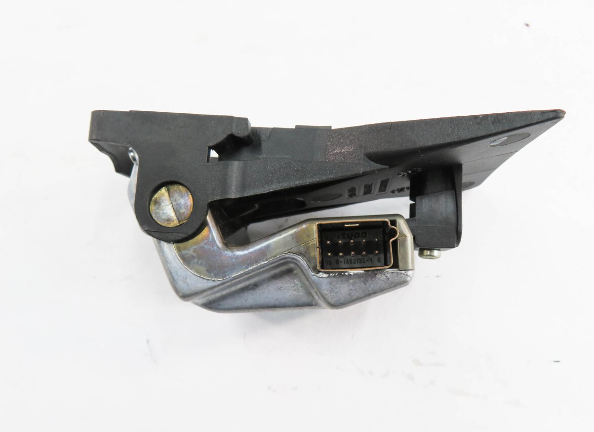 Thumbnail 7: 2011-2012 BMW 528i 535i 550i M5 (F10) FRONT LANE DEPARTURE WARNING CAMERA