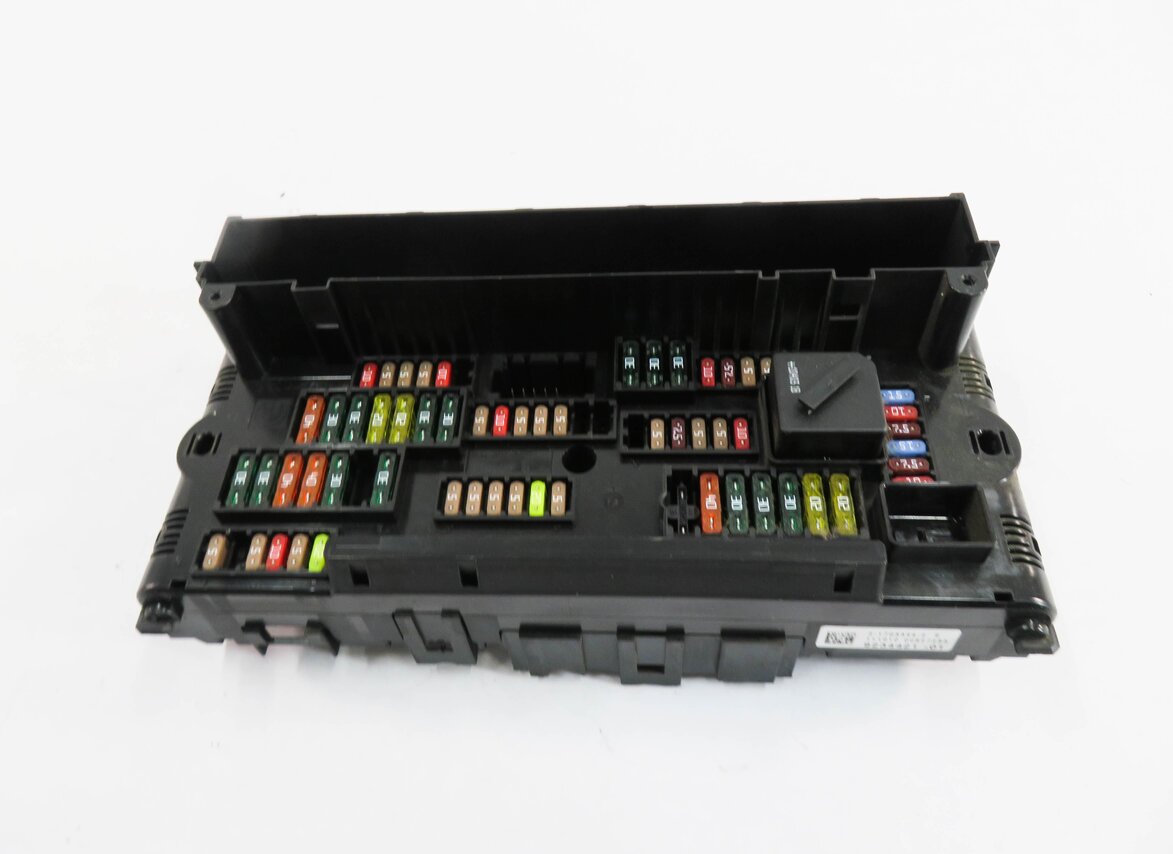 Thumbnail 2: 2011 BMW 535i (F10) FRONT POWER DISTRIBUTION FUSE BOX