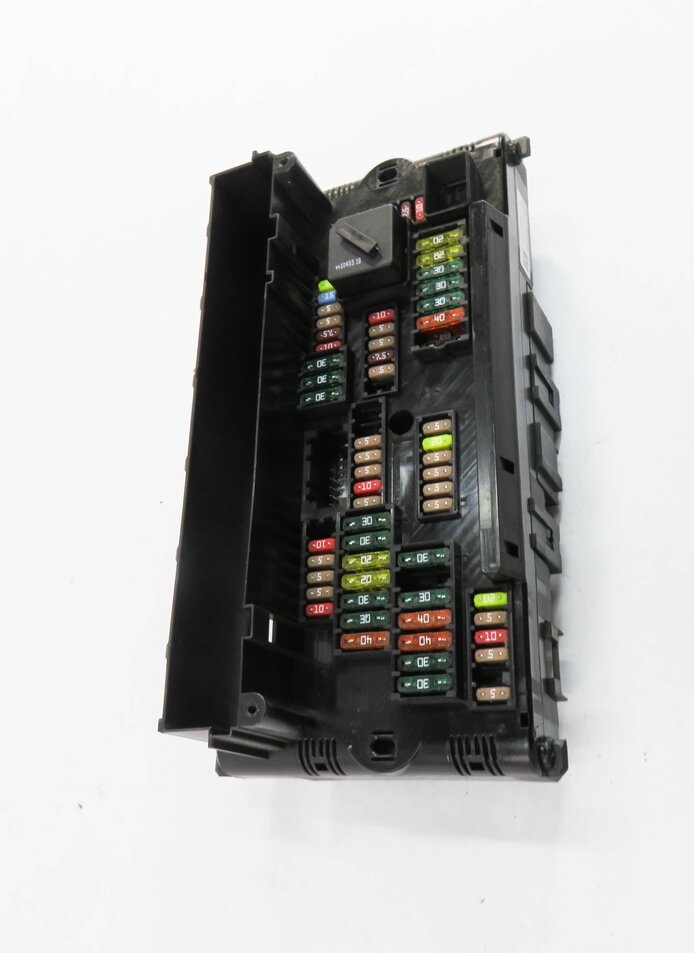 Thumbnail 3: 2011 BMW 535i (F10) FRONT POWER DISTRIBUTION FUSE BOX