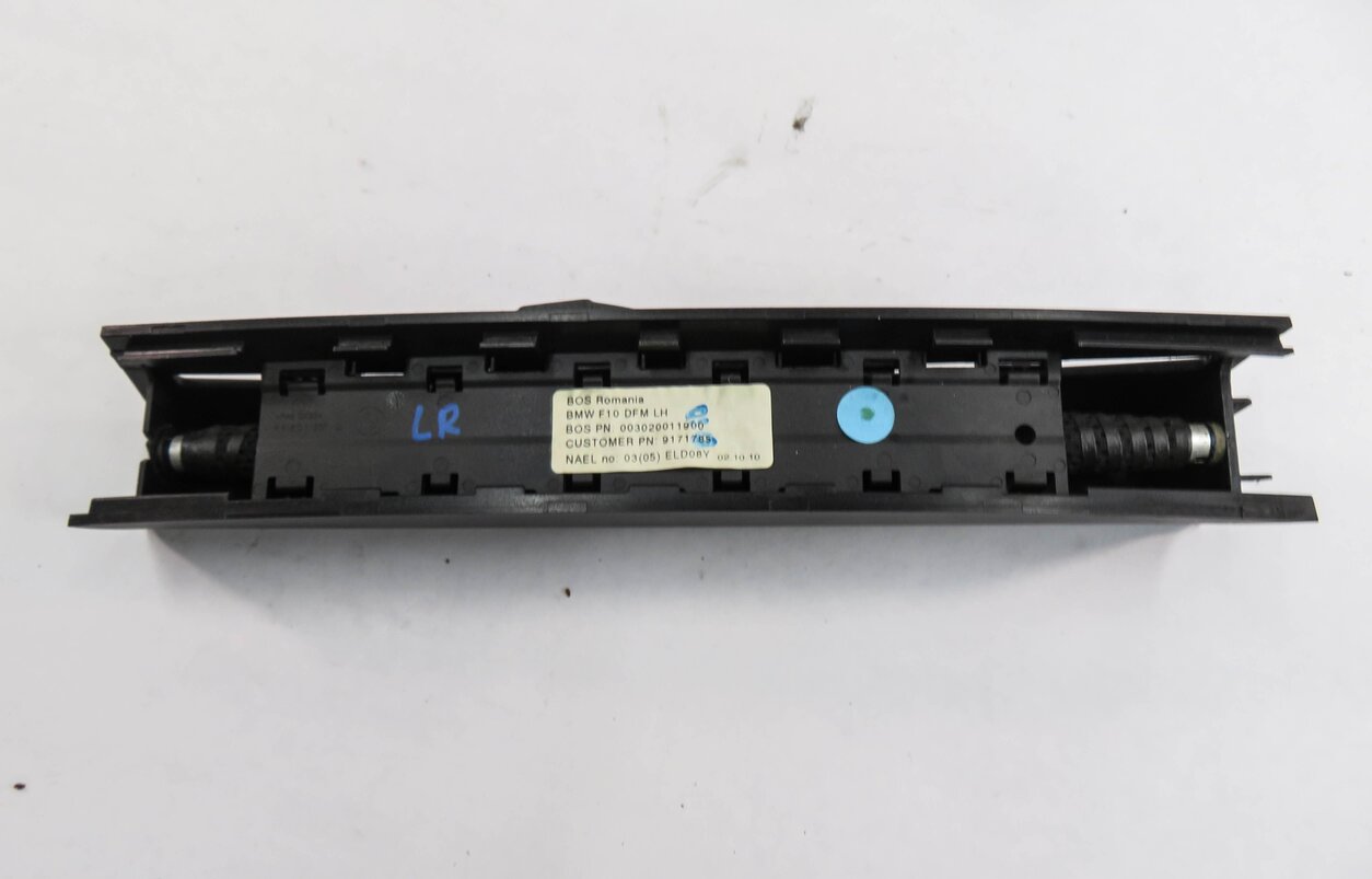 Thumbnail 5: 11-16 BMW 528i 535i 550i (F10) RIGHT REAR DOOR QUARTER VENT WINDOW PRIVACY SHADE