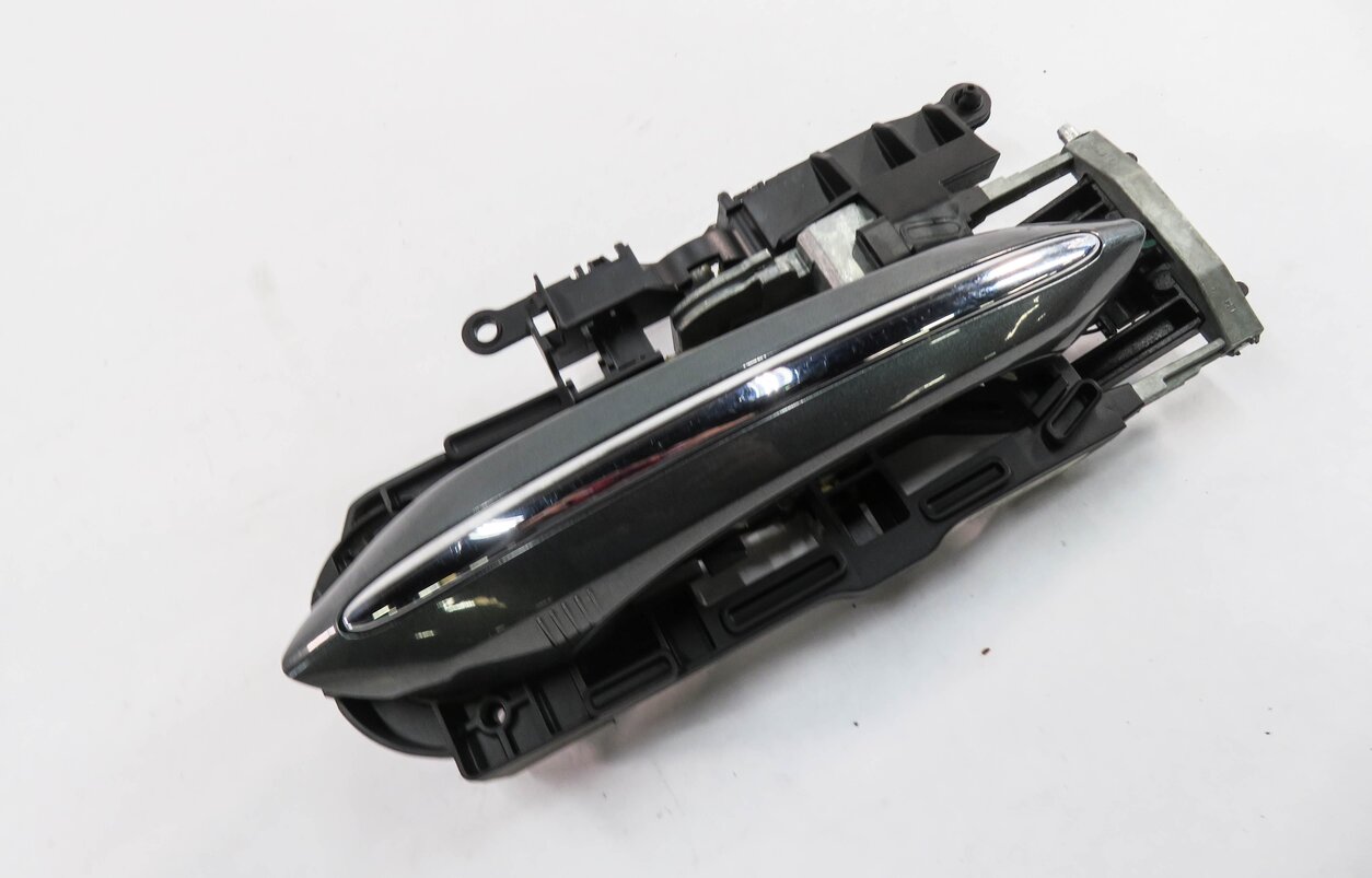 09-18 BMW 528i 535i 550i 740i 750i 760i RIGHT FRONT COMFORT DOOR HANDLE (GRAY)