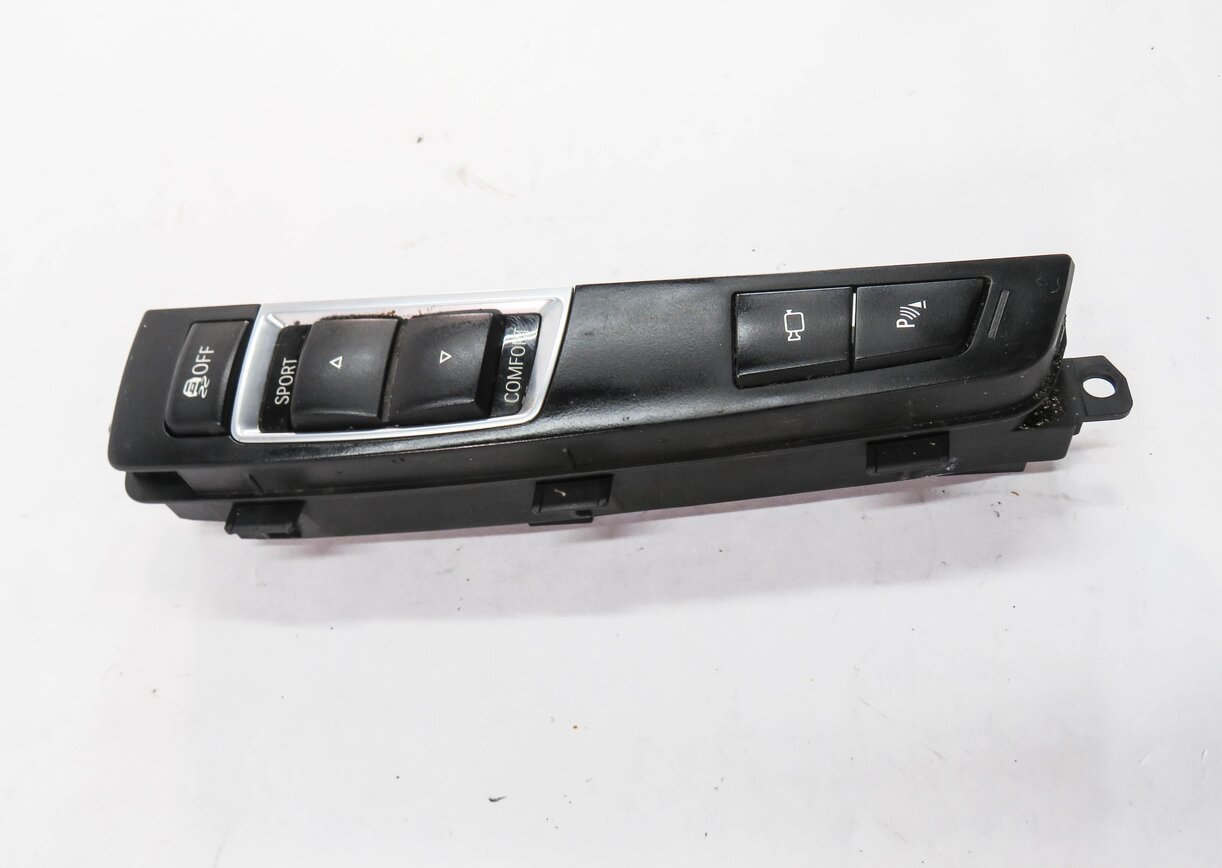 Thumbnail 3: 2011 BMW 535i (F10) TRACTION CONTROL SPORT COMFORT CAMERA PDC SWITCH BUTTON