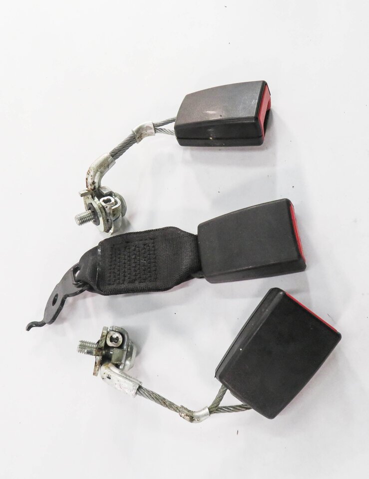 Thumbnail 3: 2011 BMW 535i (F10) REAR SEAT SEATBELT BUCKLE RECEIVER SET-3