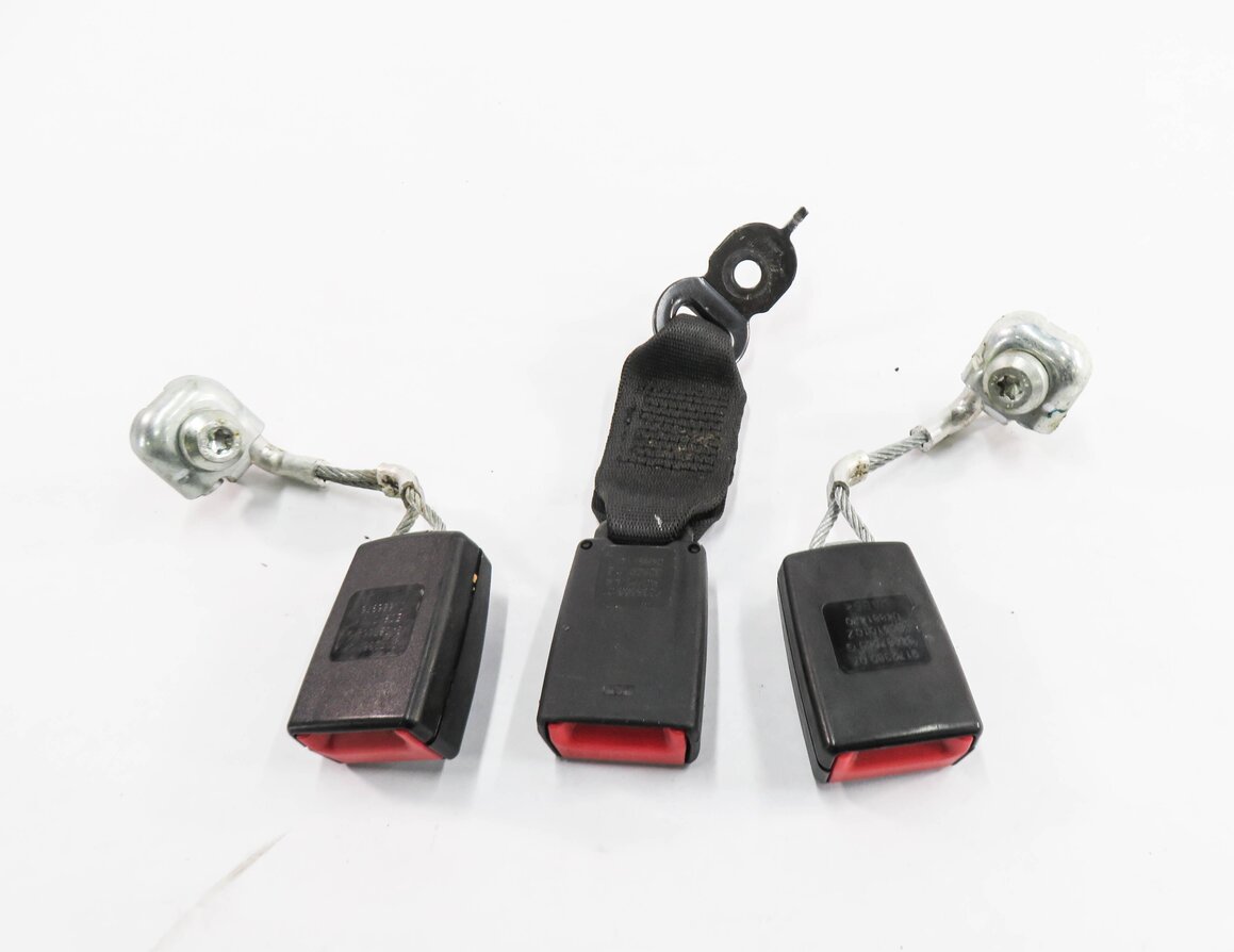 Thumbnail 5: 2011 BMW 535i (F10) REAR SEAT SEATBELT BUCKLE RECEIVER SET-3