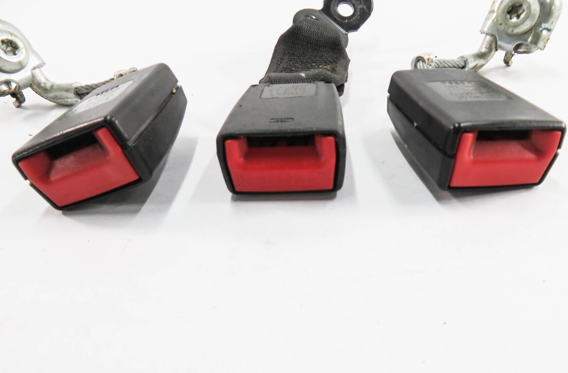 Thumbnail 6: 2011 BMW 535i (F10) REAR SEAT SEATBELT BUCKLE RECEIVER SET-3