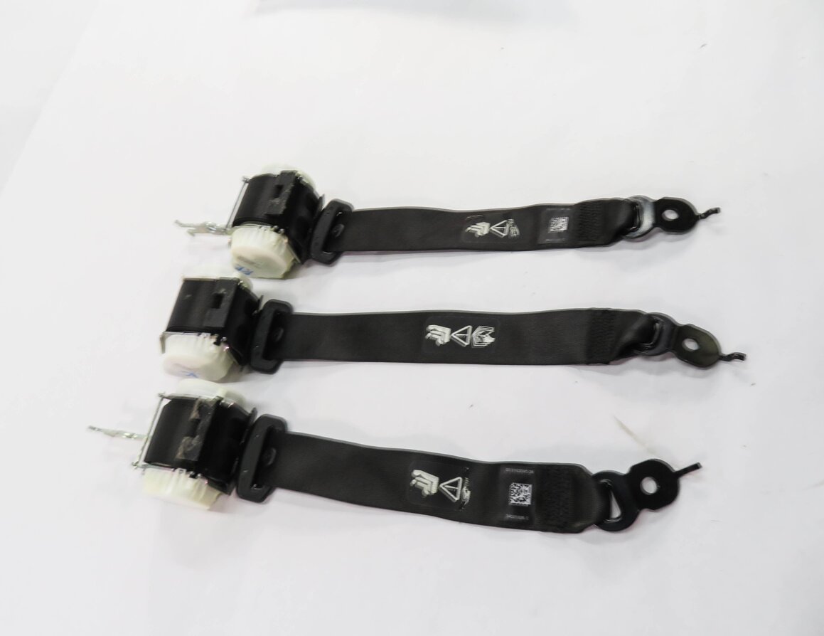 Thumbnail 4: 2011 BMW 535i (F10) REAR SEAT SEATBELT RETRACTOR SET-3 (BLACK)