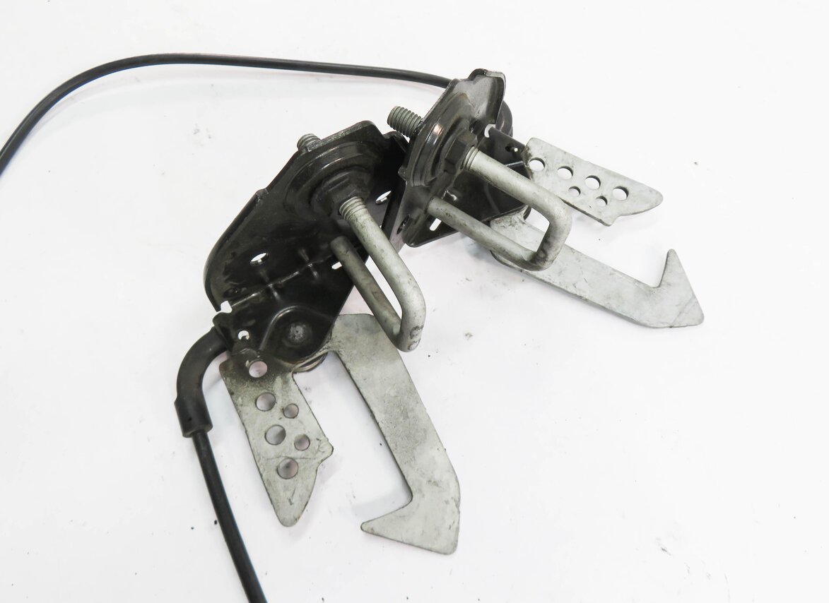 Thumbnail 5: 2011 BMW 535i (F10) FRONT LEFT & RIGHT UPPER HOOD LOCK LATCH SET w/ RELEASE