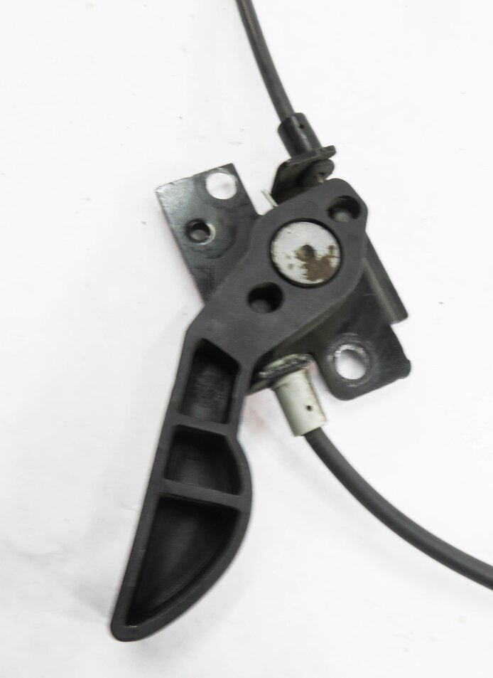 Thumbnail 6: 2011 BMW 535i (F10) FRONT LEFT & RIGHT UPPER HOOD LOCK LATCH SET w/ RELEASE