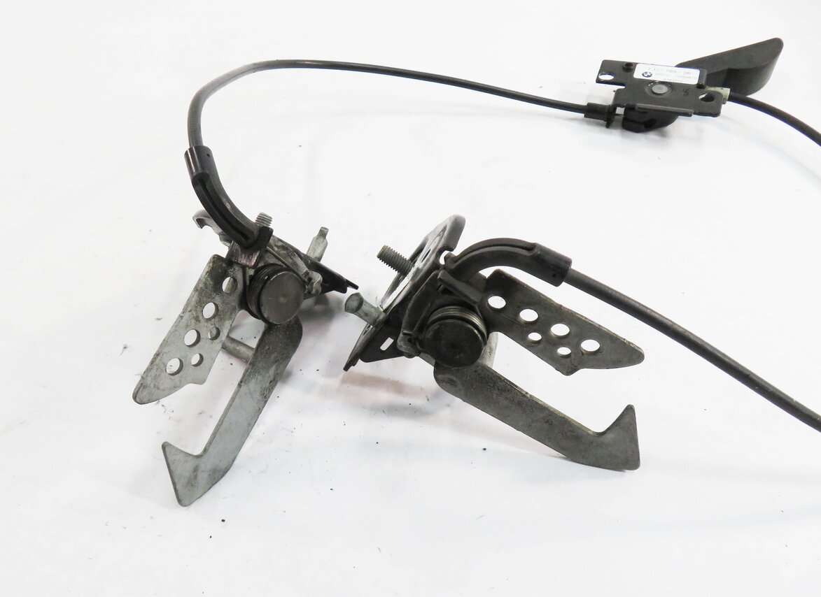 Thumbnail 7: 2011 BMW 535i (F10) FRONT LEFT & RIGHT UPPER HOOD LOCK LATCH SET w/ RELEASE