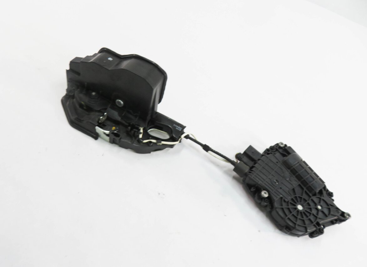 10-16 BMW 528i 535i 550i 750i 760i (F01 F10) RIGHT FRONT SOFT CLOSE DOOR LATCH