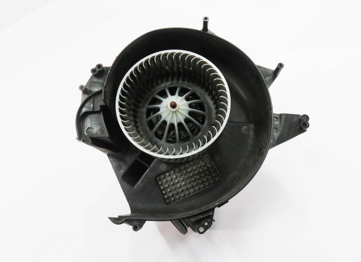 09-18 BMW 528i 535i 550i 640i M6 740i 750i 760i (F01 F06 F10 F12) BLOWER MOTOR