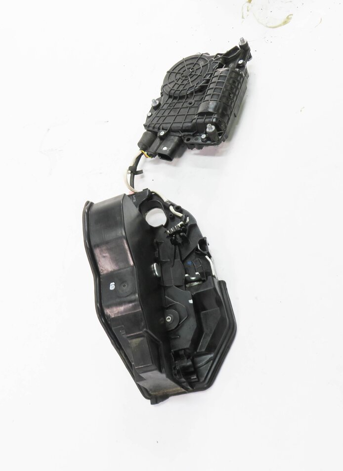 Thumbnail 3: 2011-2016 BMW 528i 535i 550i M5 (F10) RIGHT REAR SOFT CLOSE DOOR LOCK LATCH