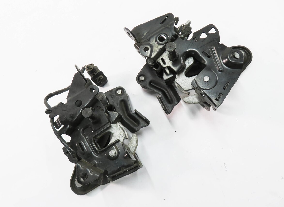 2011 BMW 535i (F10) FRONT LEFT & RIGHT LOWER HOOD LOCK LATCH SET-2