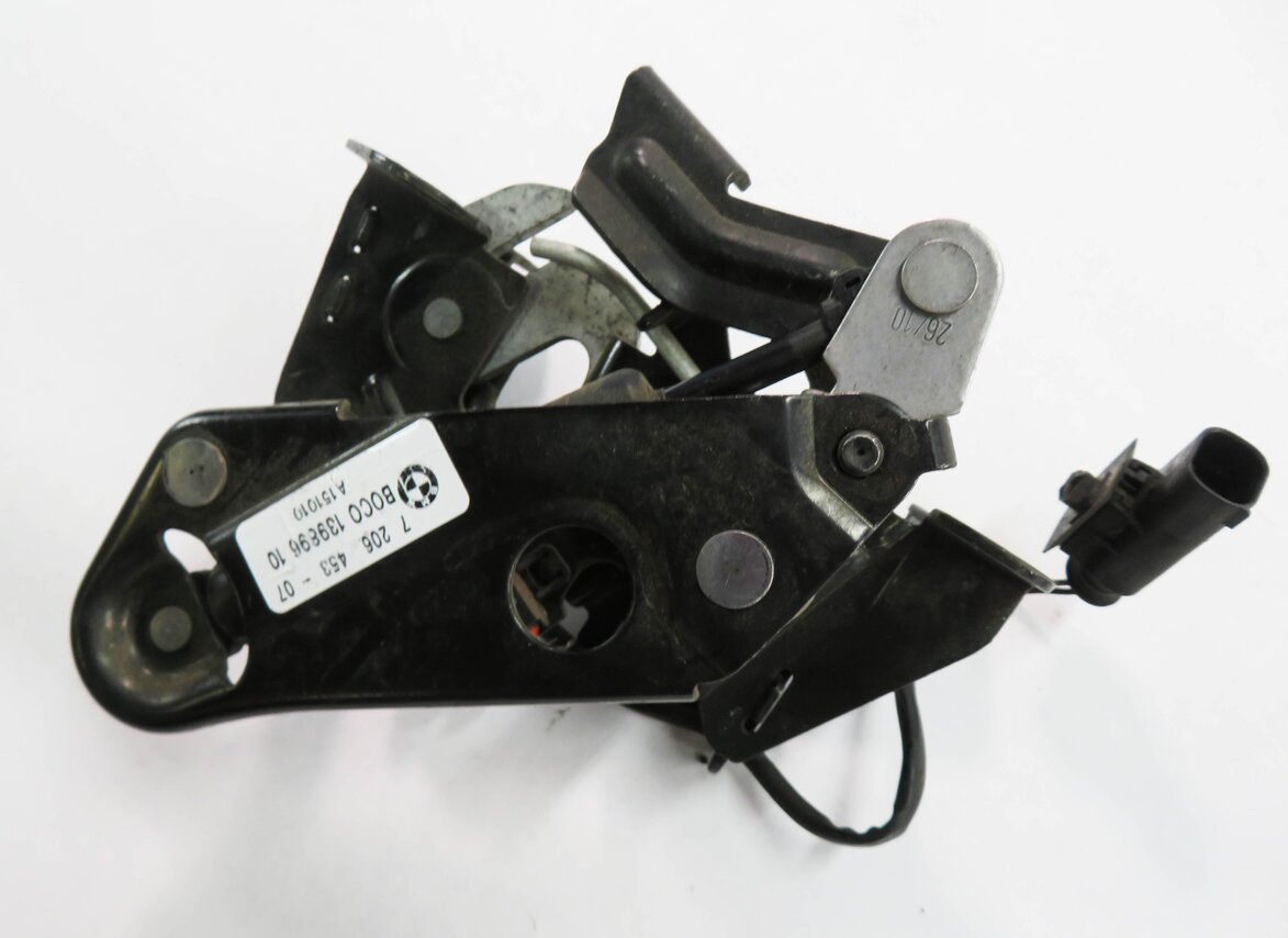 Thumbnail 7: 2011 BMW 535i (F10) FRONT LEFT & RIGHT LOWER HOOD LOCK LATCH SET-2