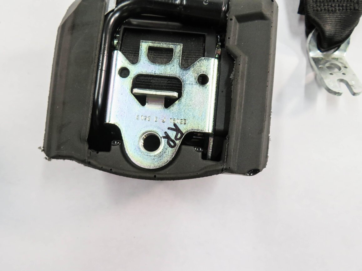 Thumbnail 6: 2012 AUDI A5 (B8 8T) REAR SEAT - RIGHT SEATBELT RETRACTOR (BLACK)