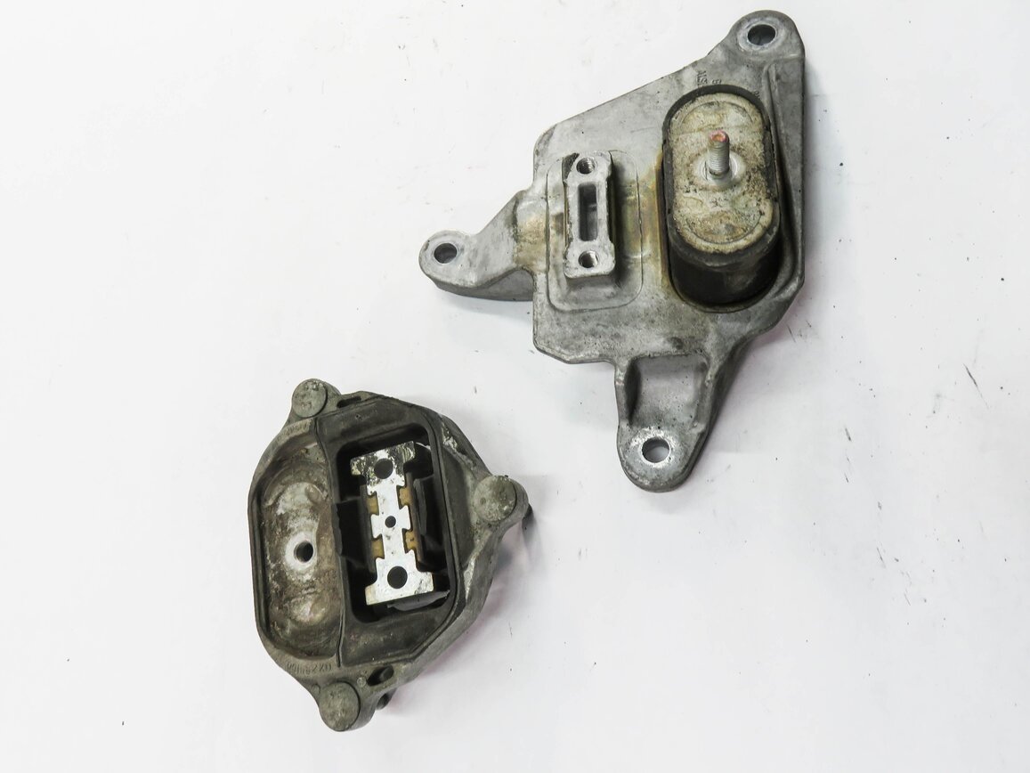 Thumbnail 3: 2012 AUDI A5 (B8 8T) 2.0L CAEB TURBO ENGINE - TRANSMISSION MOUNT BRACKET