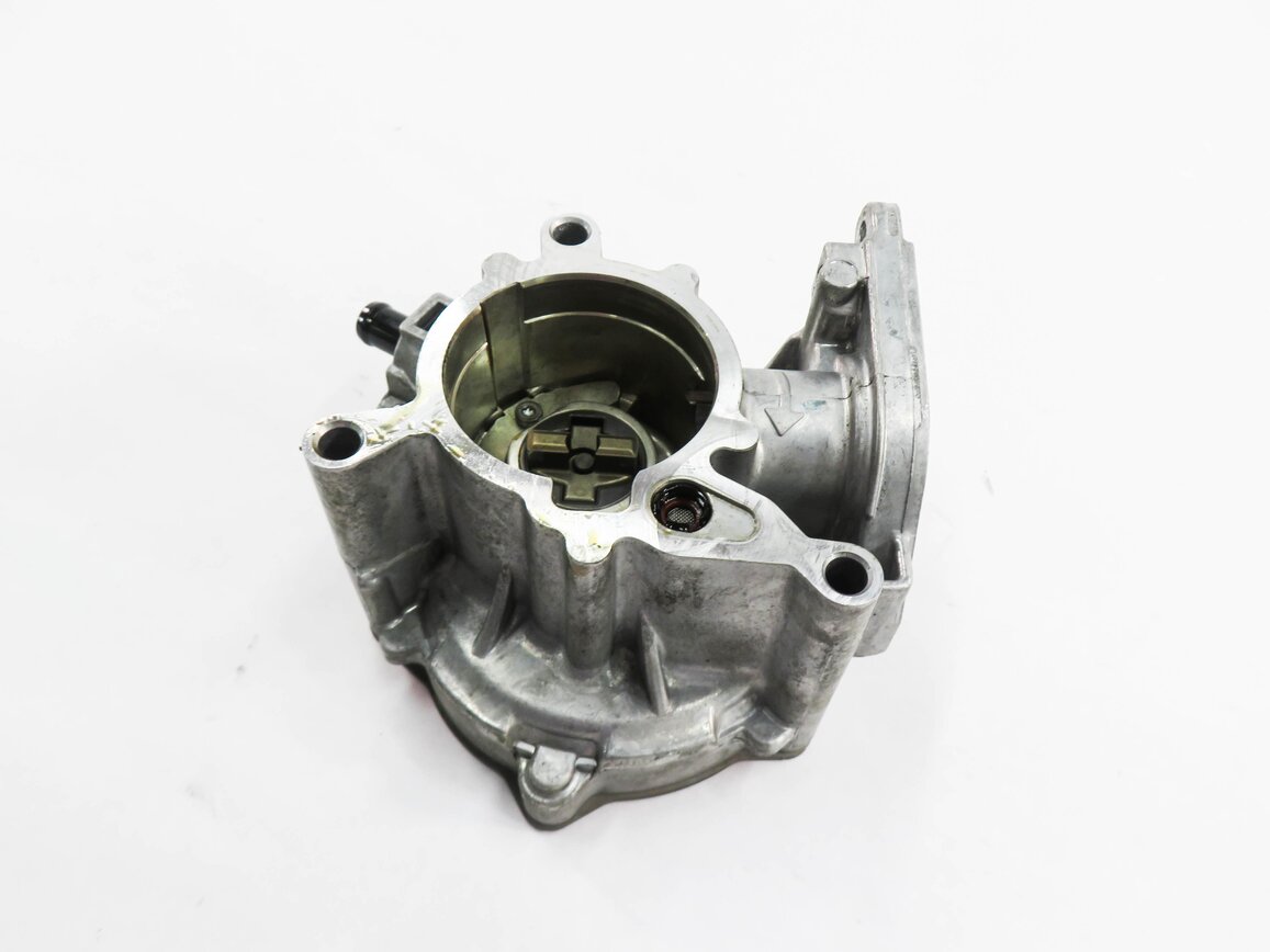 Thumbnail 2: 2012 AUDI A5 (B8 8T) 2.0L TURBO ENGINE - BRAKE VACUUM PUMP