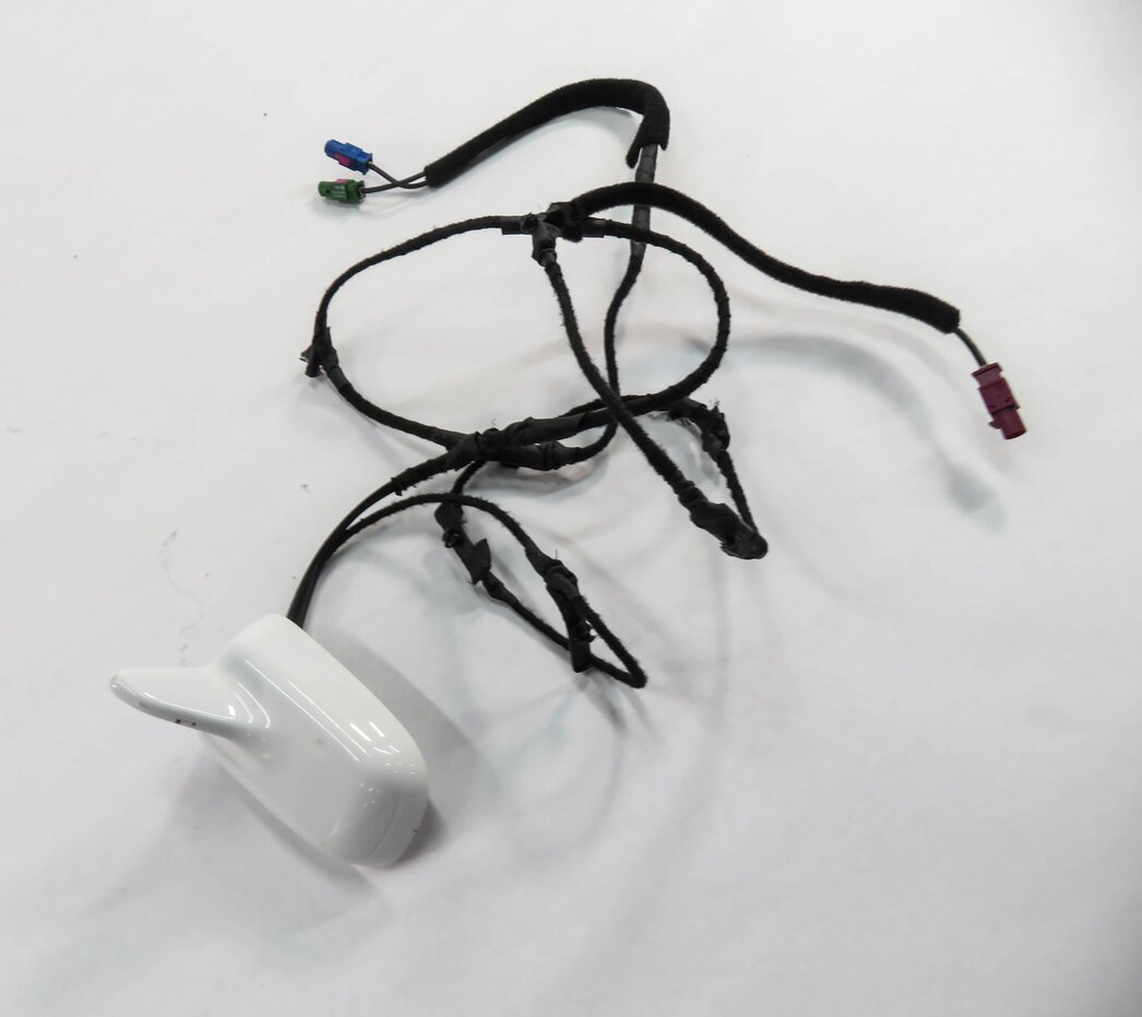 2008-2012 AUDI A5 S5 (B8 8T) COUPE RADIO STEREO RECEPTION ANTENNA (IBIS WHITE)