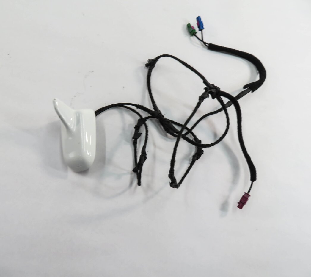 Thumbnail 2: 2008-2012 AUDI A5 S5 (B8 8T) COUPE RADIO STEREO RECEPTION ANTENNA (IBIS WHITE)