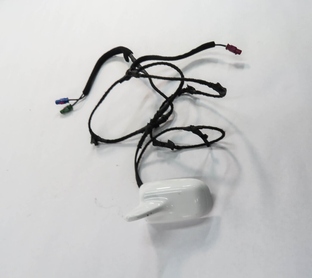 Thumbnail 3: 2008-2012 AUDI A5 S5 (B8 8T) COUPE RADIO STEREO RECEPTION ANTENNA (IBIS WHITE)