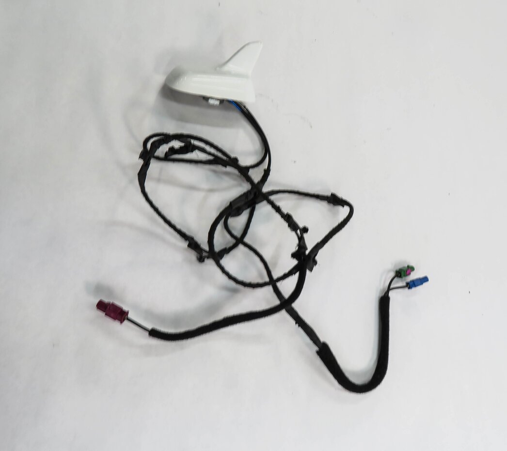Thumbnail 4: 2008-2012 AUDI A5 S5 (B8 8T) COUPE RADIO STEREO RECEPTION ANTENNA (IBIS WHITE)