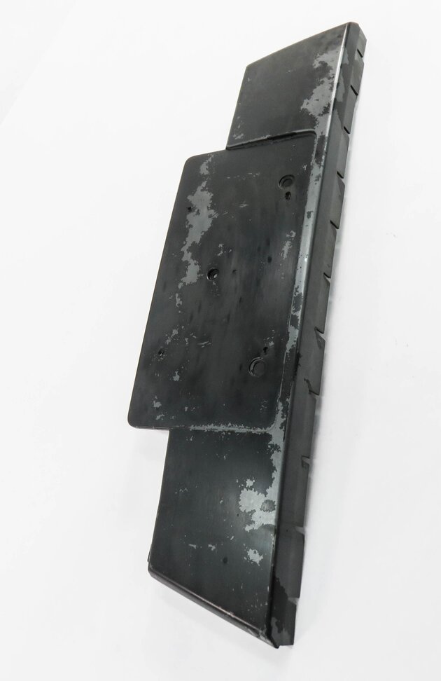 Thumbnail 3: 2012 AUDI A5 (B8 8T) FRONT LICENSE PLATE BASE MOUNT RETAINER BRACKET HOLDER