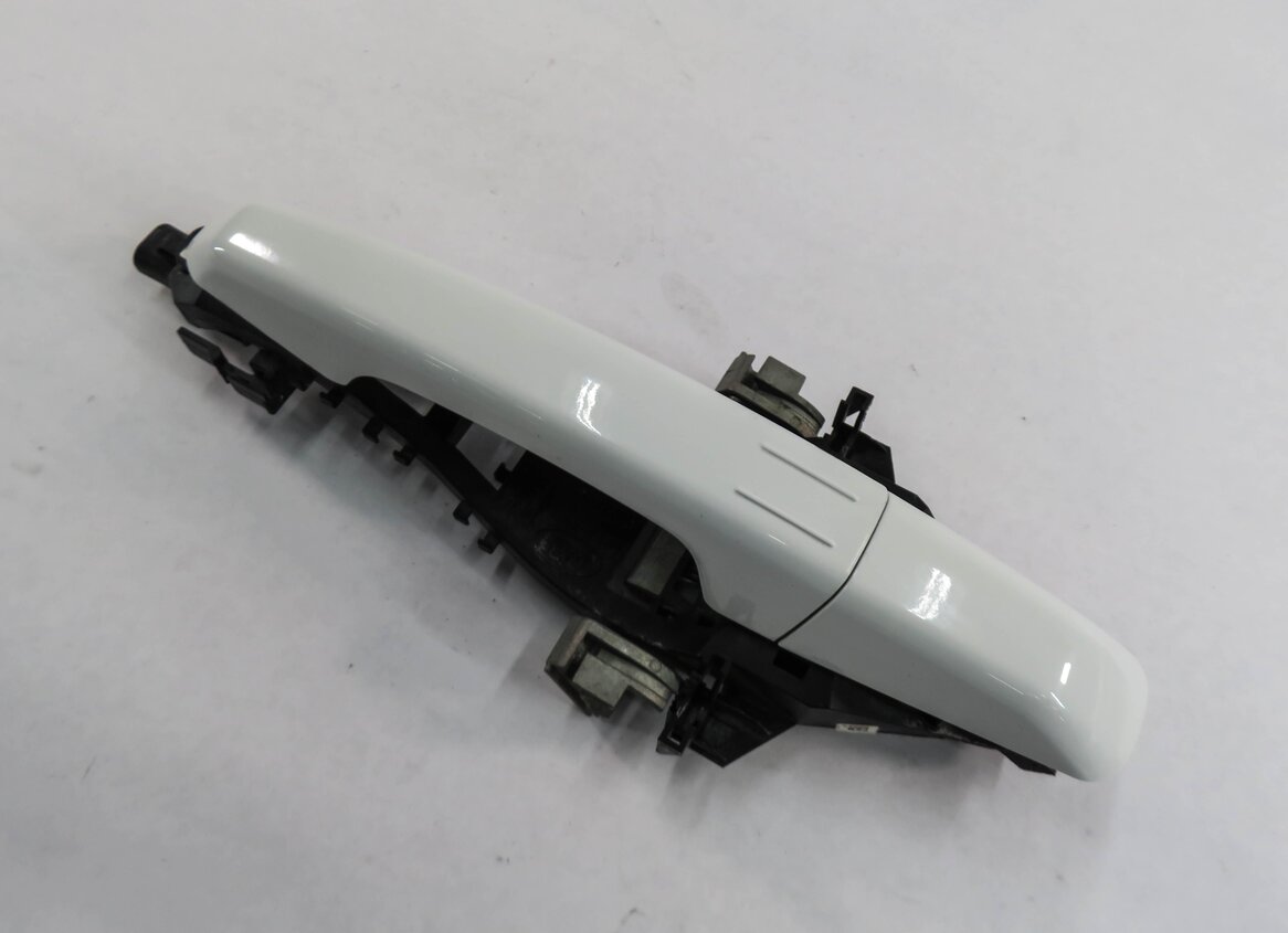 Thumbnail 1: 12-19 RANGE ROVER SPORT EVOQUE (L405 L494 L538) RIGHT REAR DOOR HANDLE (WHITE)