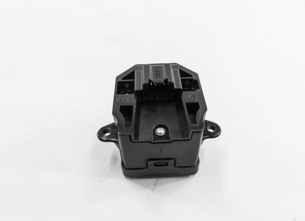 Thumbnail 6: 2013 RANGE ROVER EVOQUE (L538) TRACTION CONTROL SWITCH BUTTON