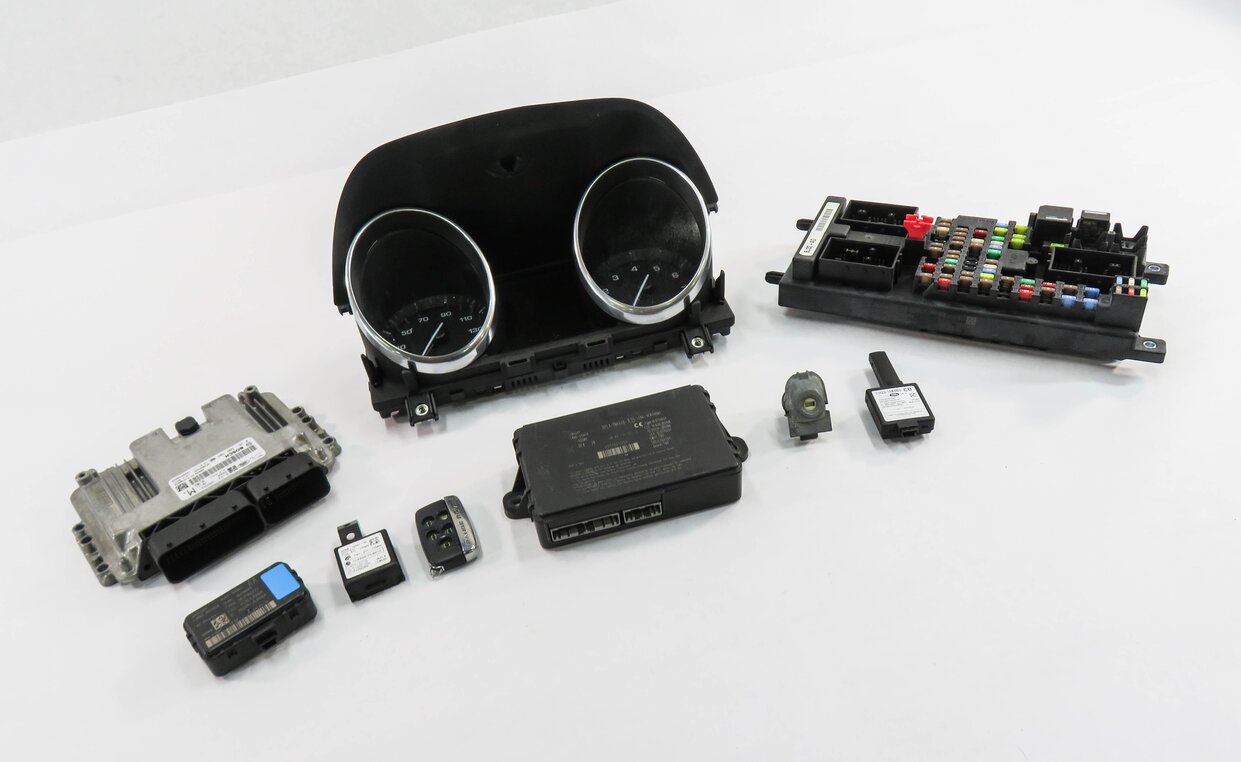 Thumbnail 1: 2013 RANGE ROVER EVOQUE (L538) 2.0L TURBO ENGINE ECM IMMOBILIZER MODULE KEY SET