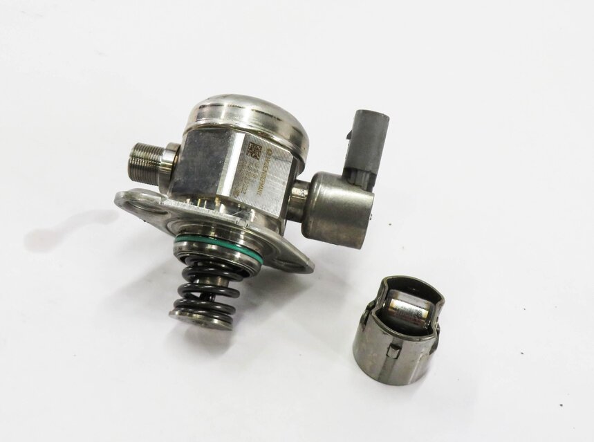Thumbnail 1: 2011-2020 MERCEDES E500 E550 S600 SL450 SL550 GL550 - RIGHT MECHANICAL FUEL PUMP