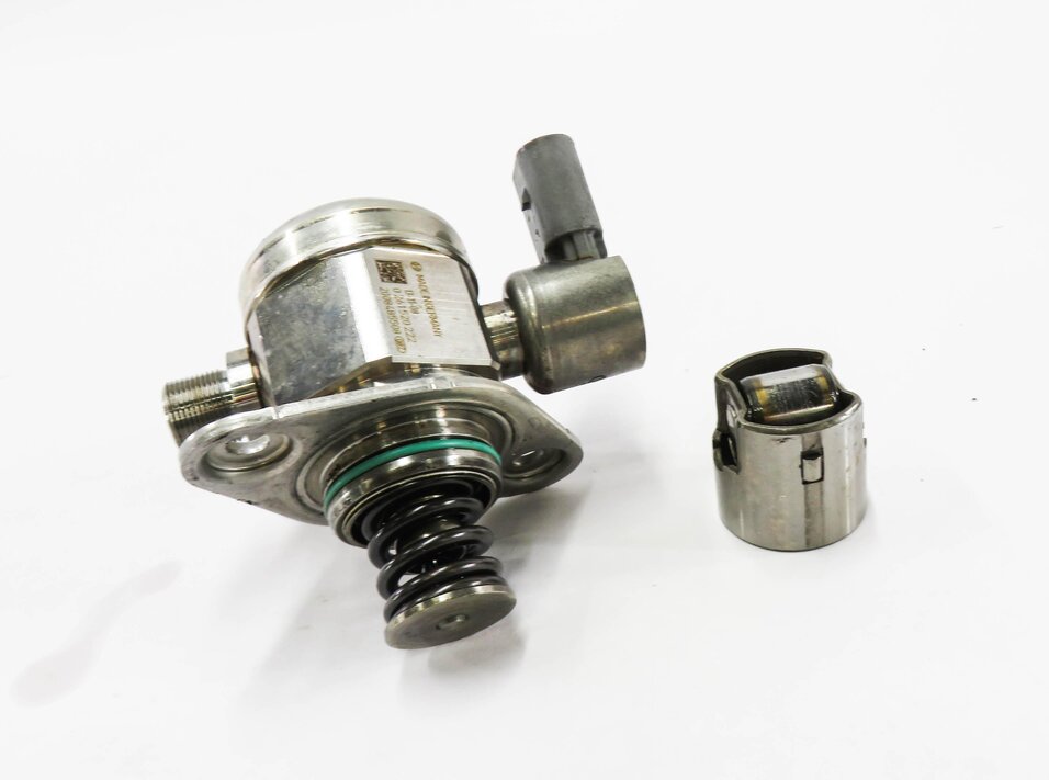 Thumbnail 2: 2011-2020 MERCEDES E500 E550 S600 SL450 SL550 GL550 - RIGHT MECHANICAL FUEL PUMP