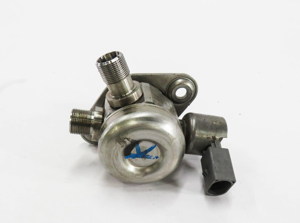 Thumbnail 6: 2011-2020 MERCEDES E500 E550 S600 SL450 SL550 GL550 - RIGHT MECHANICAL FUEL PUMP
