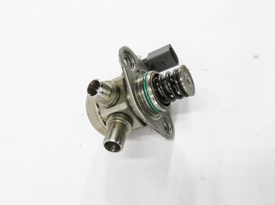 Thumbnail 4: 2011-2020 MERCEDES E500 E550 S600 SL450 SL550 GL550 - LEFT MECHANICAL FUEL PUMP