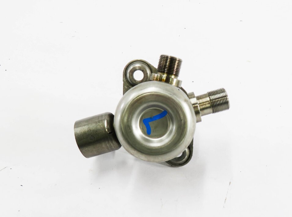Thumbnail 6: 2011-2020 MERCEDES E500 E550 S600 SL450 SL550 GL550 - LEFT MECHANICAL FUEL PUMP