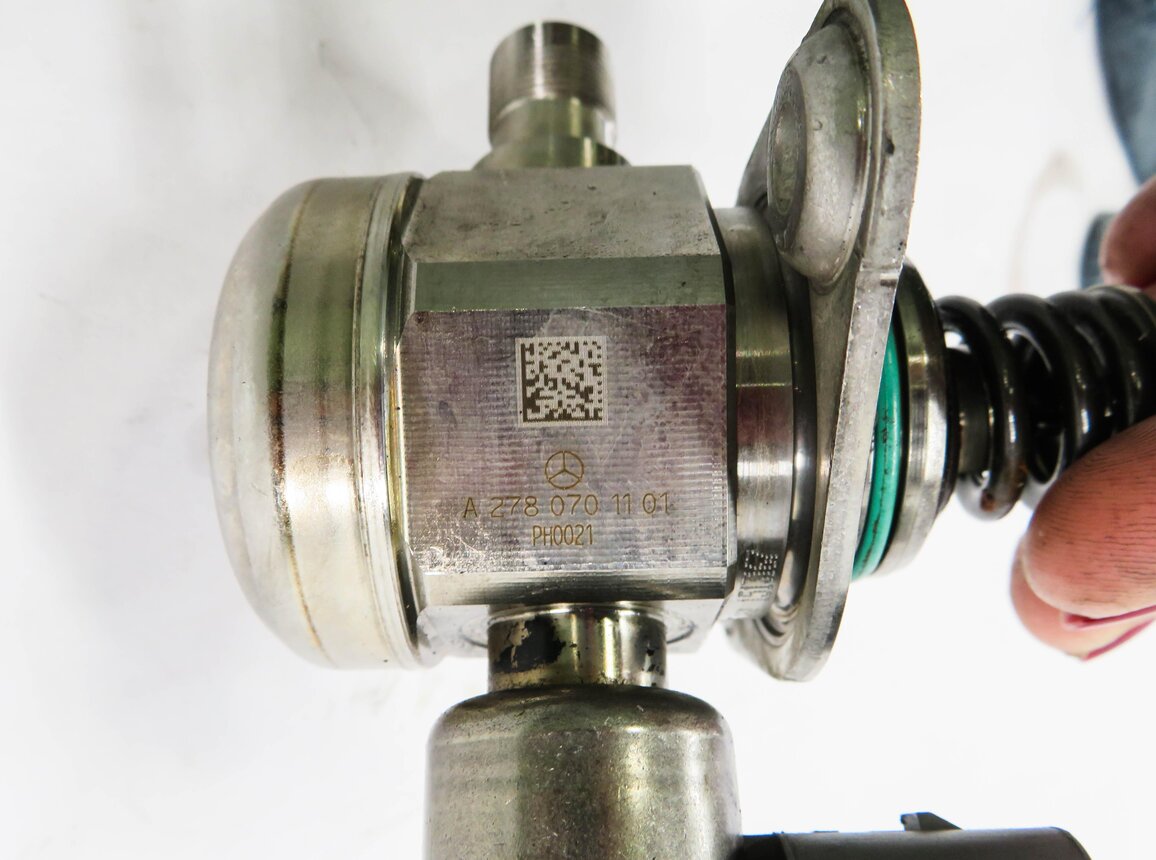 Thumbnail 8: 2011-2020 MERCEDES E500 E550 S600 SL450 SL550 GL550 - LEFT MECHANICAL FUEL PUMP